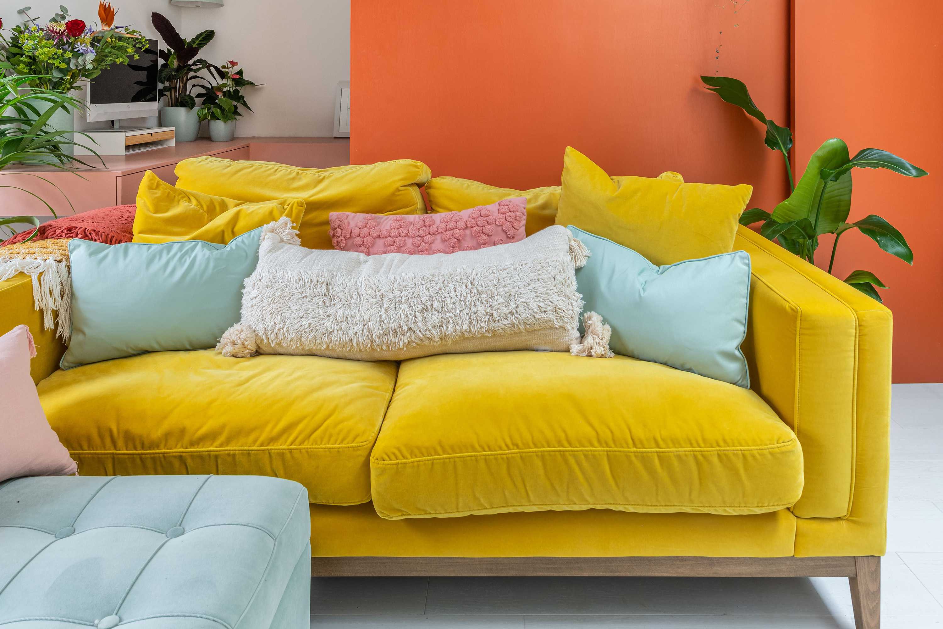 I'm Taking Small-Space Notes From This Family of 4 in a 450-Square-Foot Studio